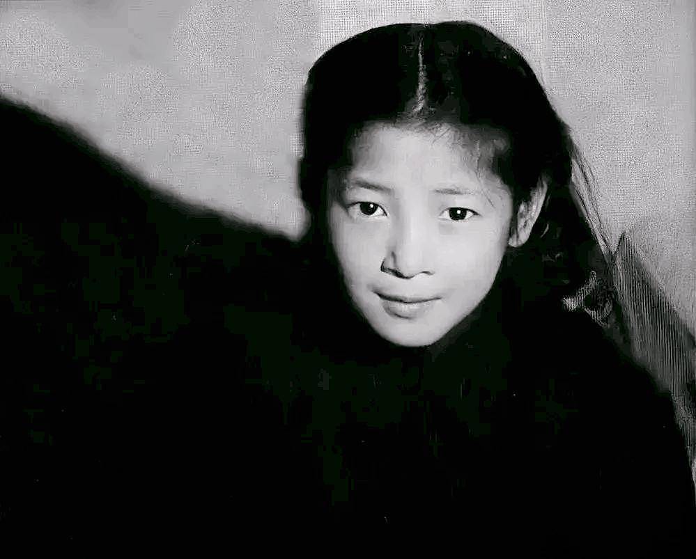 秦怡:新婚第3天就遭丈夫陈天国家暴,在防空洞里生女儿差点死去(组图) - 24