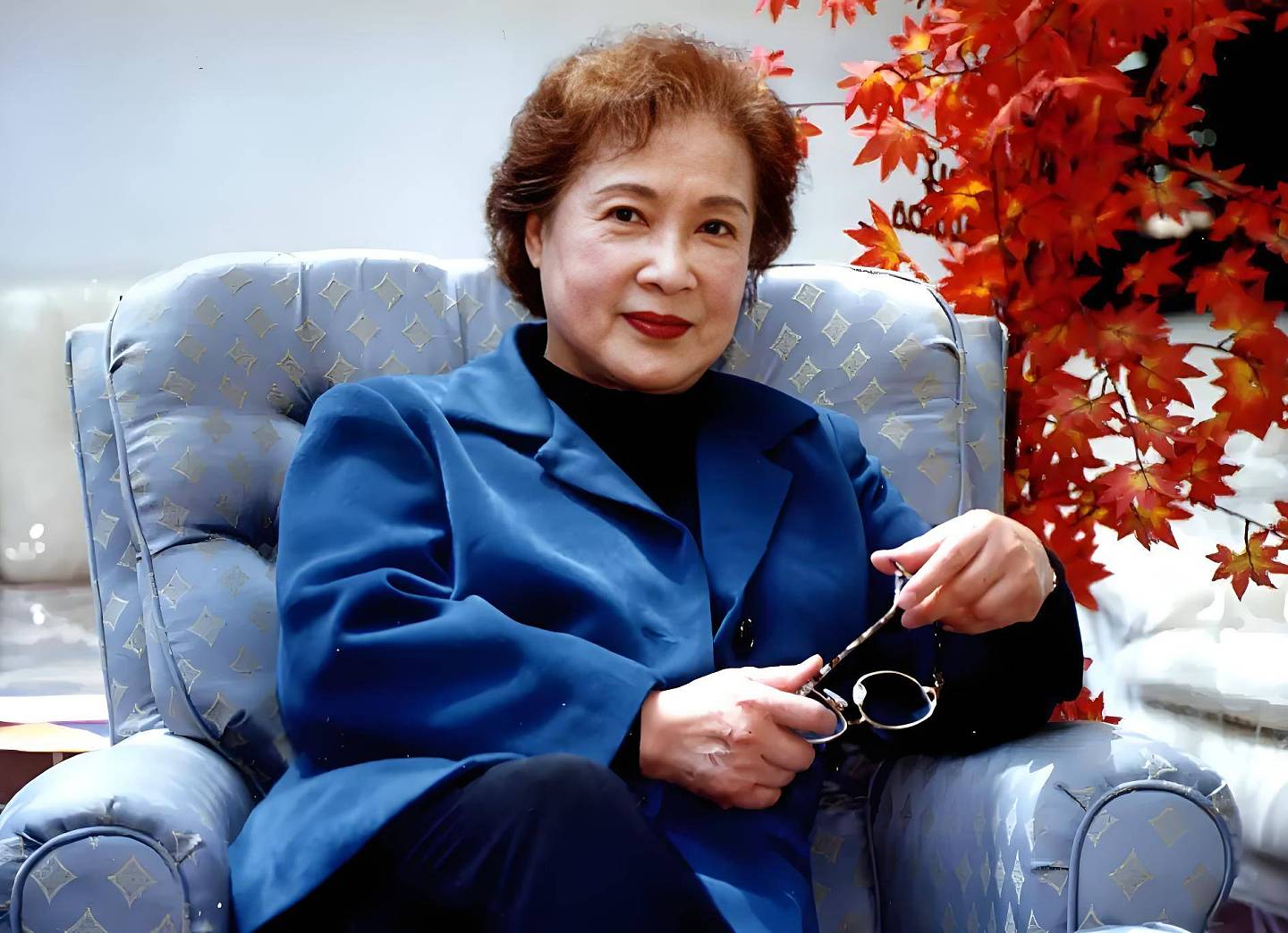 秦怡:新婚第3天就遭丈夫陈天国家暴,在防空洞里生女儿差点死去(组图) - 29