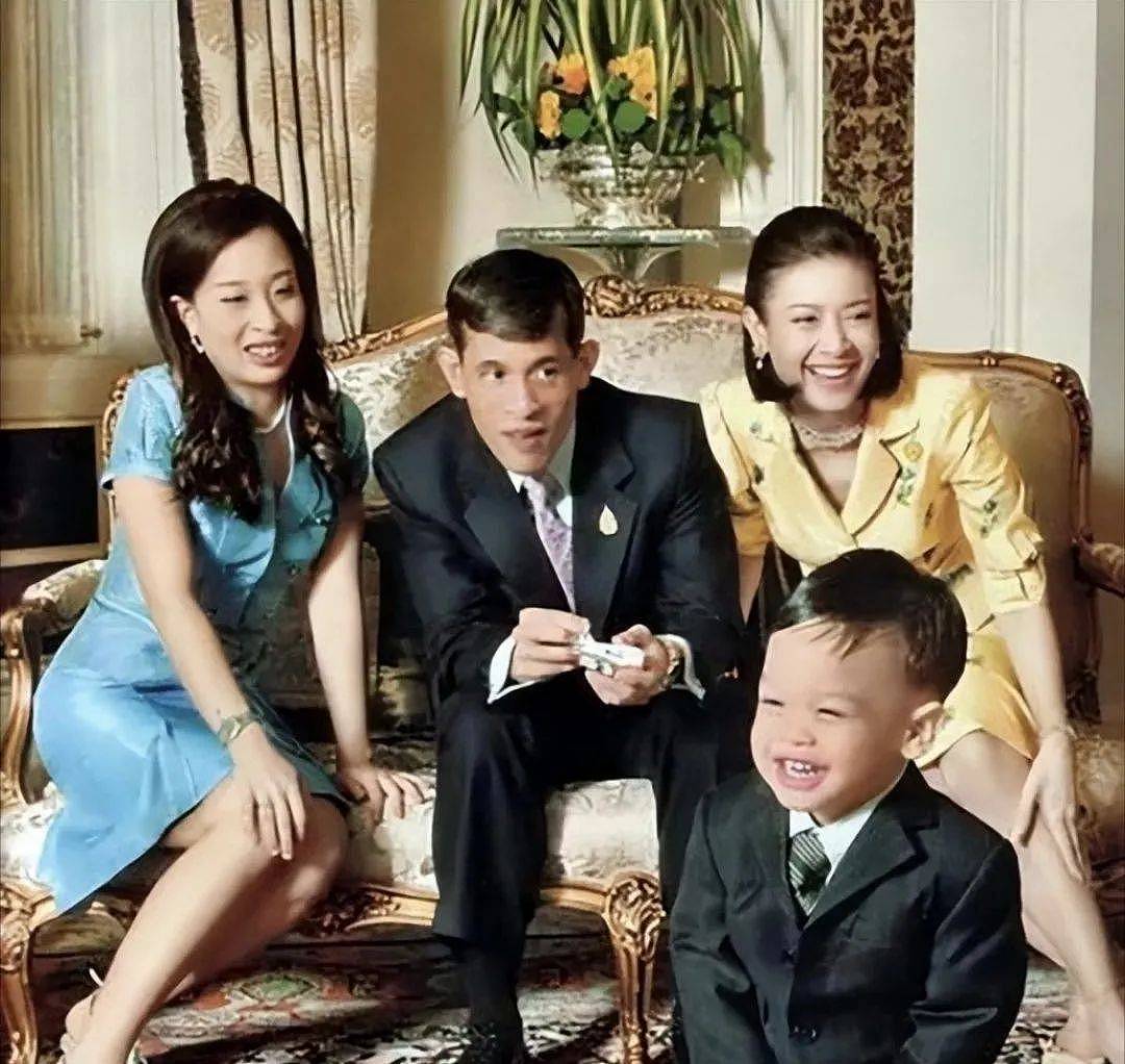 泰国王室提帮功小王子躺赢的王储路：废妃之子逆袭，野心兄弟遭逐（组图） - 6