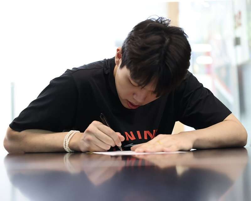 杨瀚森正式与开拓者签约，4年1.53亿人民币（图） - 2