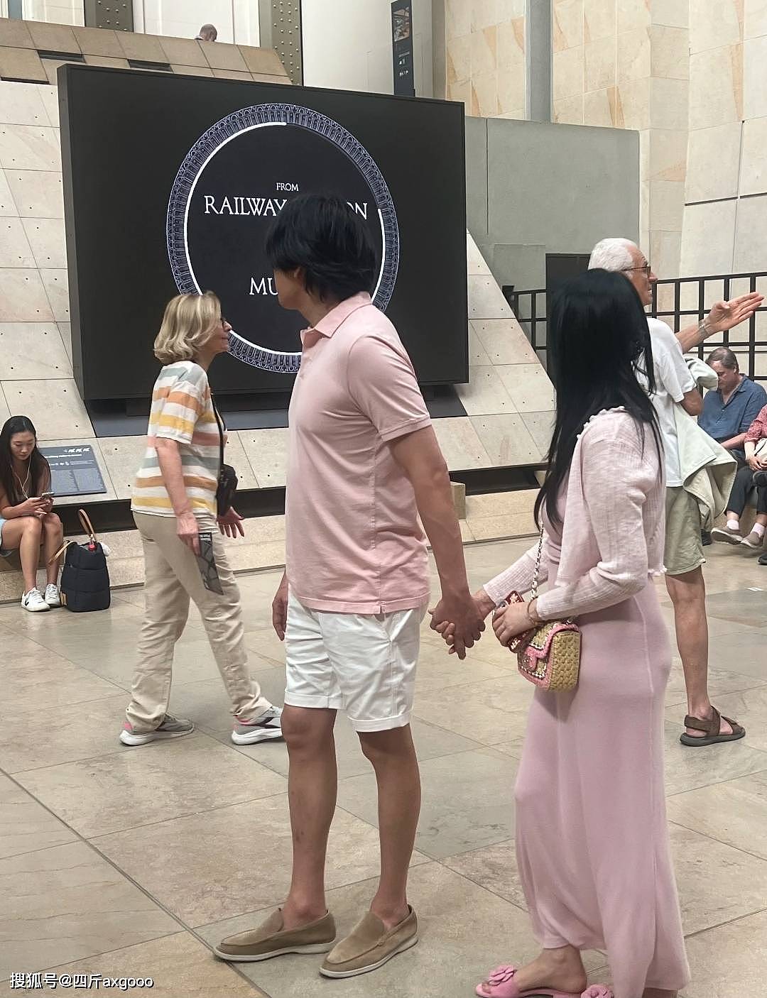 秦昊夫妇生图曝光！男方大腹便便显油腻，伊能静“妈妈臀”太抢镜（组图） - 4