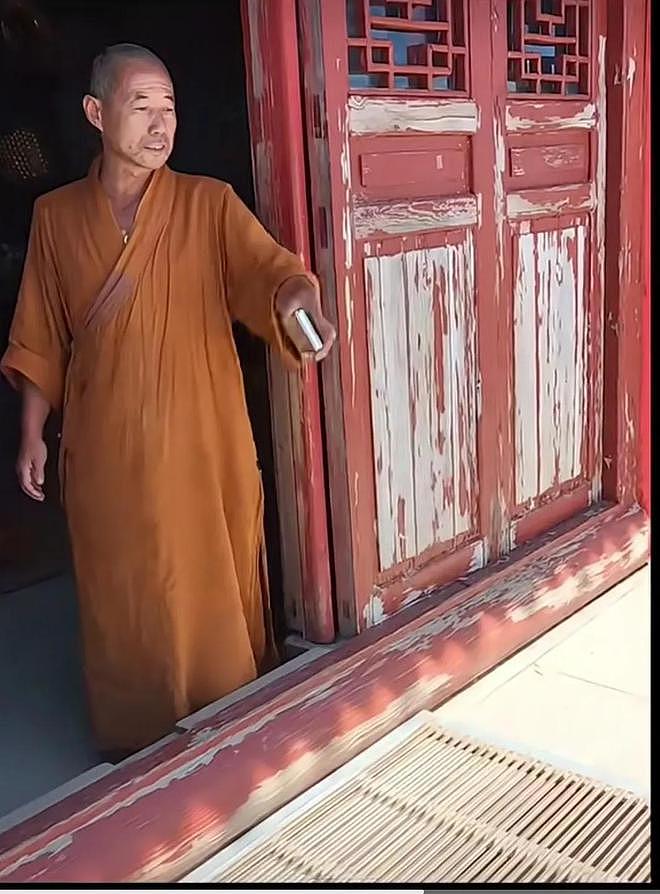 五台山扔大米僧人被罚,徒弟力挺师傅扔的对,僧人吃陈米生病真相(组图) - 11