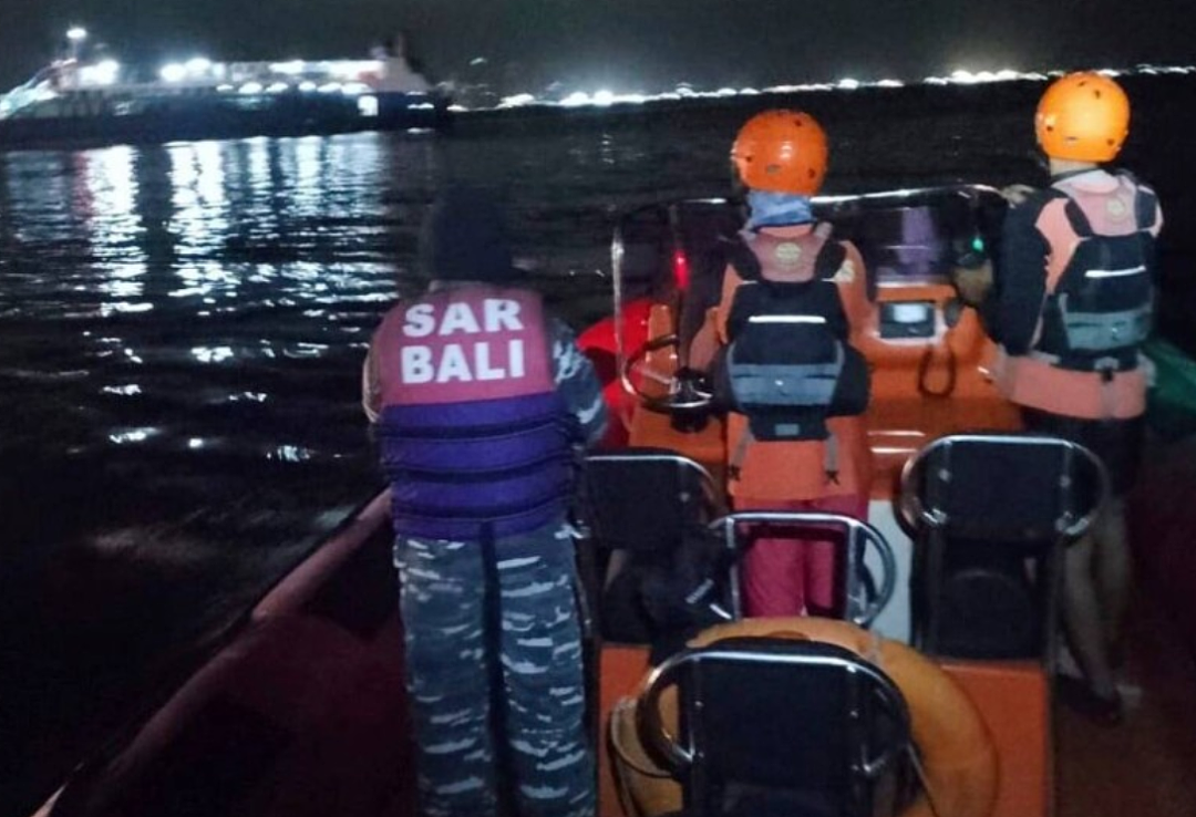前往巴厘岛，载有65人的客轮沉没（组图） - 2