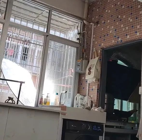 【爆笑】怎么会有人租这种房子只想着备孕啊？理由是：从白天到黑夜，任何角落都安全...（组图） - 1
