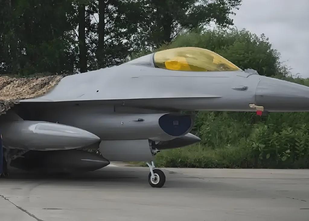 F-16坠毁,乌军拦截俄无人机为何屡屡损失战机(组图) - 1
