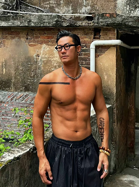 香港“翻版古天乐”曾遇突袭,被砍三刀险些丧命,自曝细节细思极恐(组图) - 1