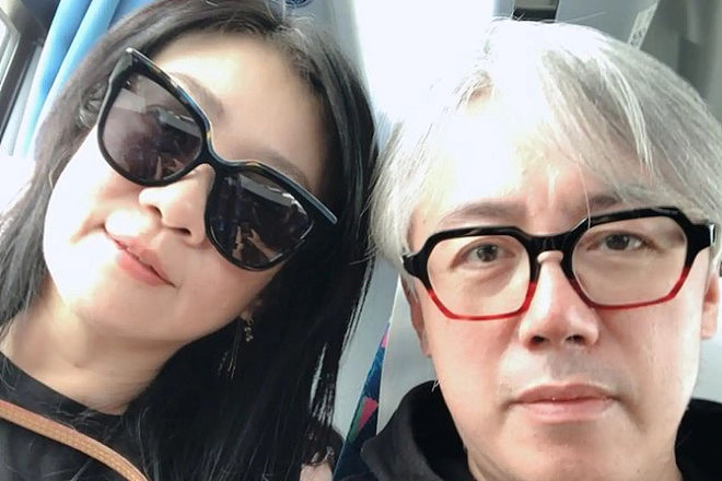 58岁歌手张宇与友人同行，满头白发身形消瘦（组图） - 3