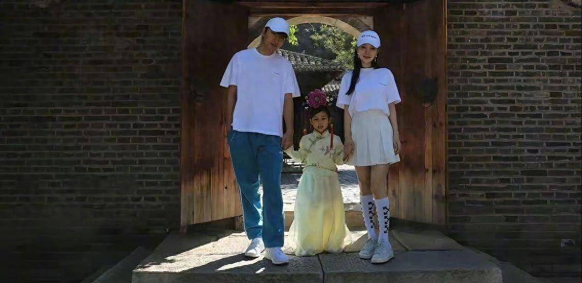 这一次，甜馨终为李小璐的错误买了单，年仅13岁懂事得让人心疼（组图） - 11