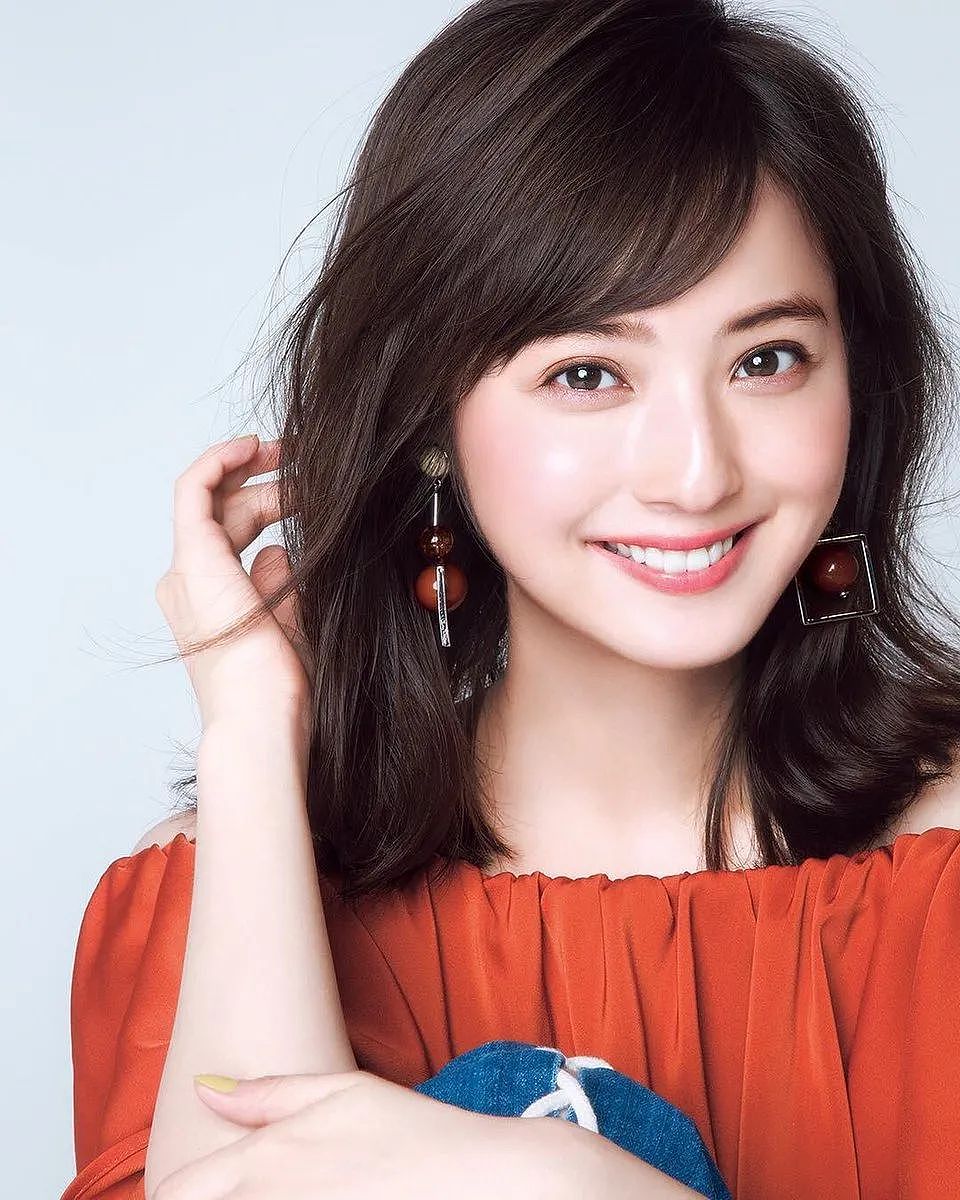 日本最美女星遭渣夫背叛5年后首发声!对方在公厕与多名女子纠缠,她为儿子强忍不离还生了2胎…(组图) - 1