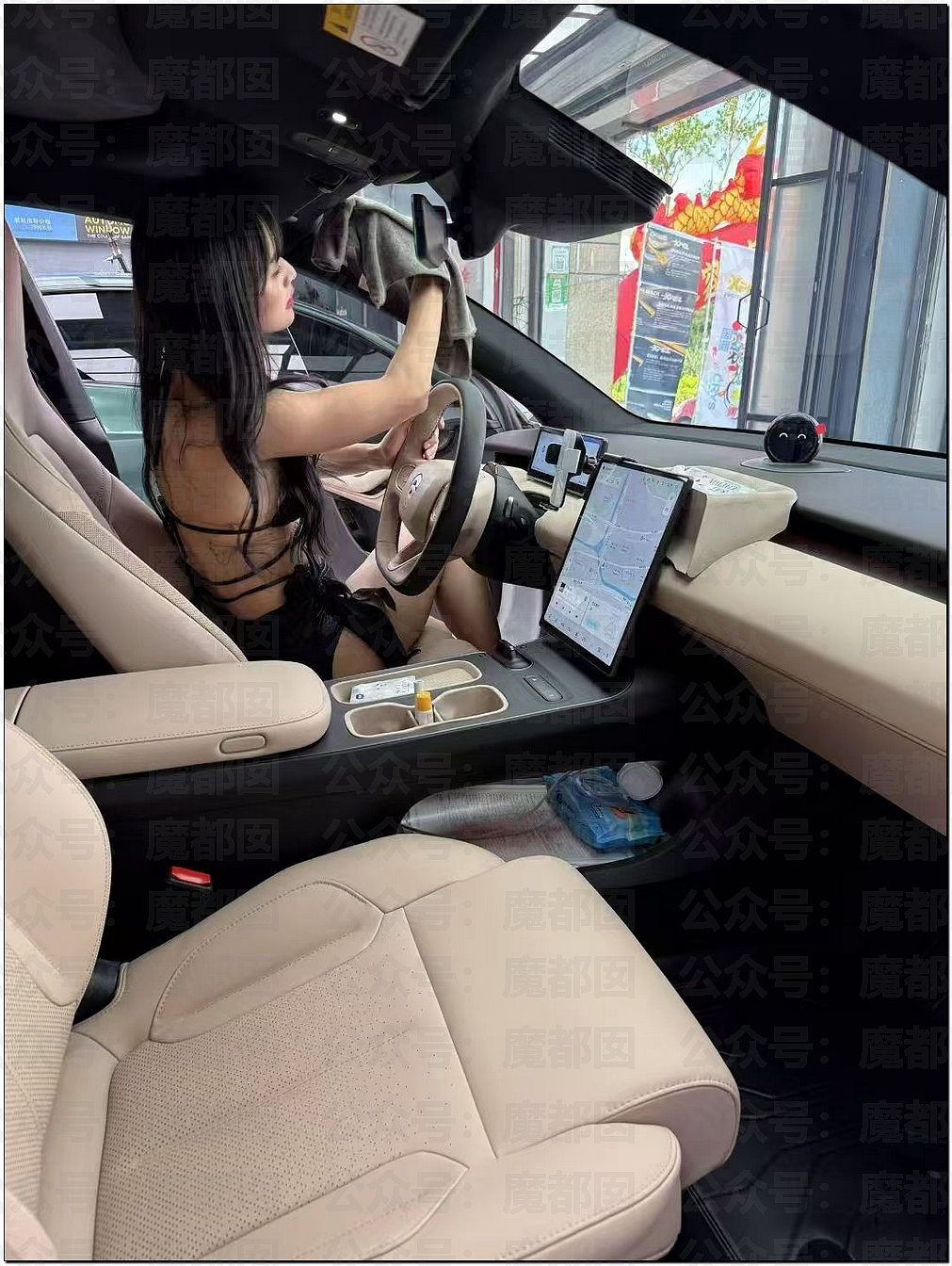 全网热议！洗车行请热辣比基尼美女洗车，店家称是“男人的浪漫”（组图） - 3