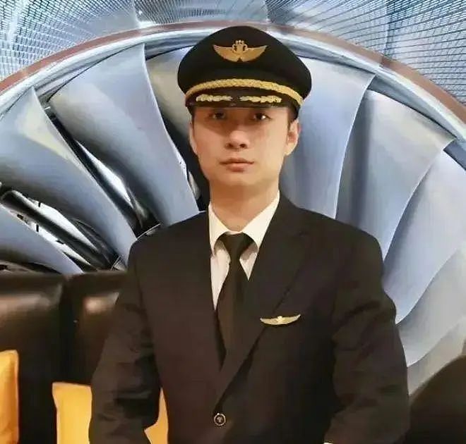 刺伤多名领导后,南航一机长跳楼身亡,妻子发声(组图) - 3