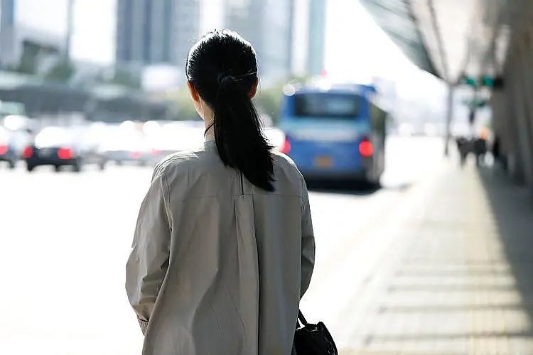 她是“李玉湖”也是“小燕子”，前“顶流小花”黄奕推掉王家卫《繁花》，背后藏着多少女人无法言说的痛（组图） - 17