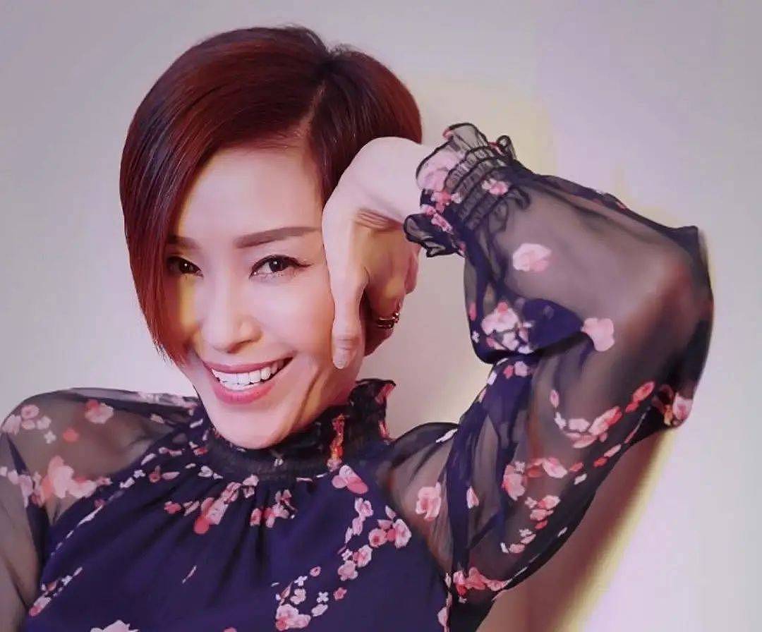 TVB前知名女星晒冲凉视频，如今四肢纤细成皮包骨（组图） - 1