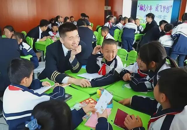 曝南航机长捅伤4人后跳楼自杀,知情者曝细节,疑遭受不公平待遇(组图) - 7