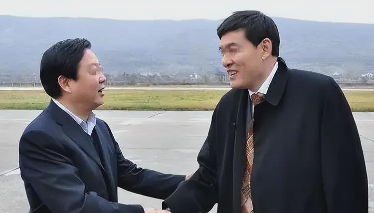 比恒大还多1.14万亿！3.6万亿金融帝国崩塌，15万投资者血本无归（组图） - 4