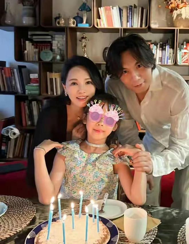 47岁秦昊近照变化大,啤酒肚抢镜成油腻大叔,伊能静臀部成焦点(组图) - 9