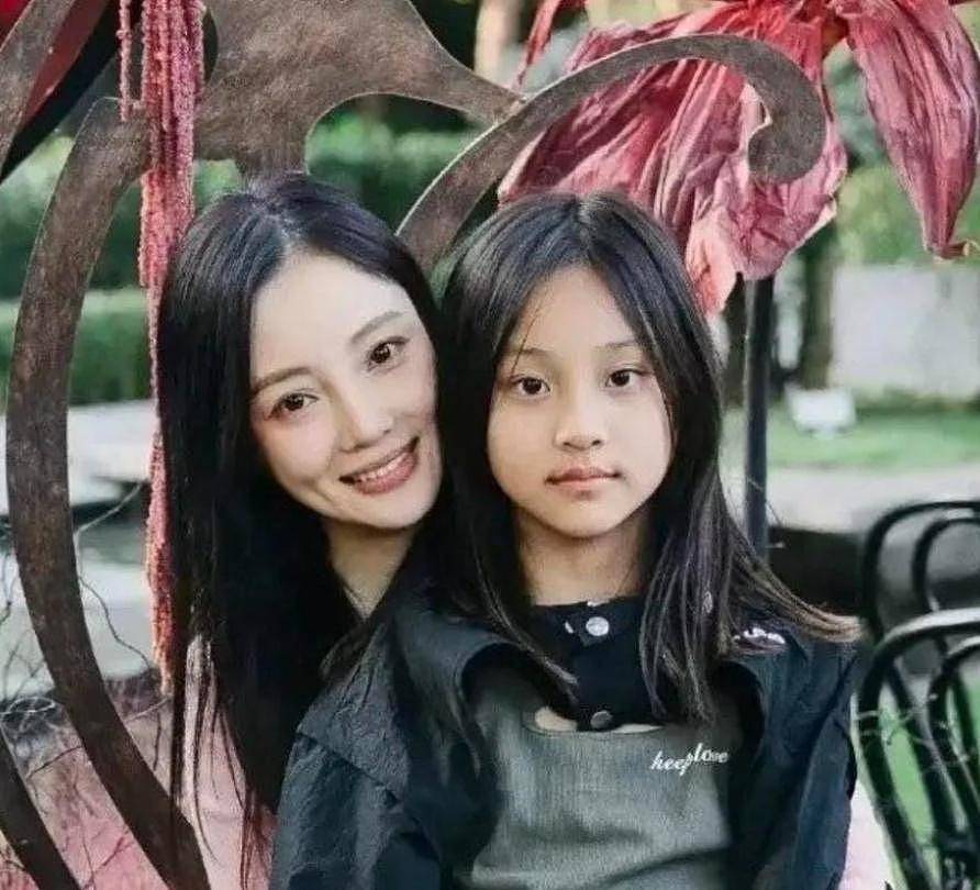 这一次，甜馨终为李小璐的错误买了单，年仅13岁懂事得让人心疼（组图） - 5