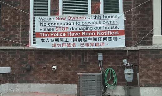 加拿大万锦快比宾顿更糟了!华人新房被泼红漆,挂中文横幅自保!网友扒出...(组图) - 1