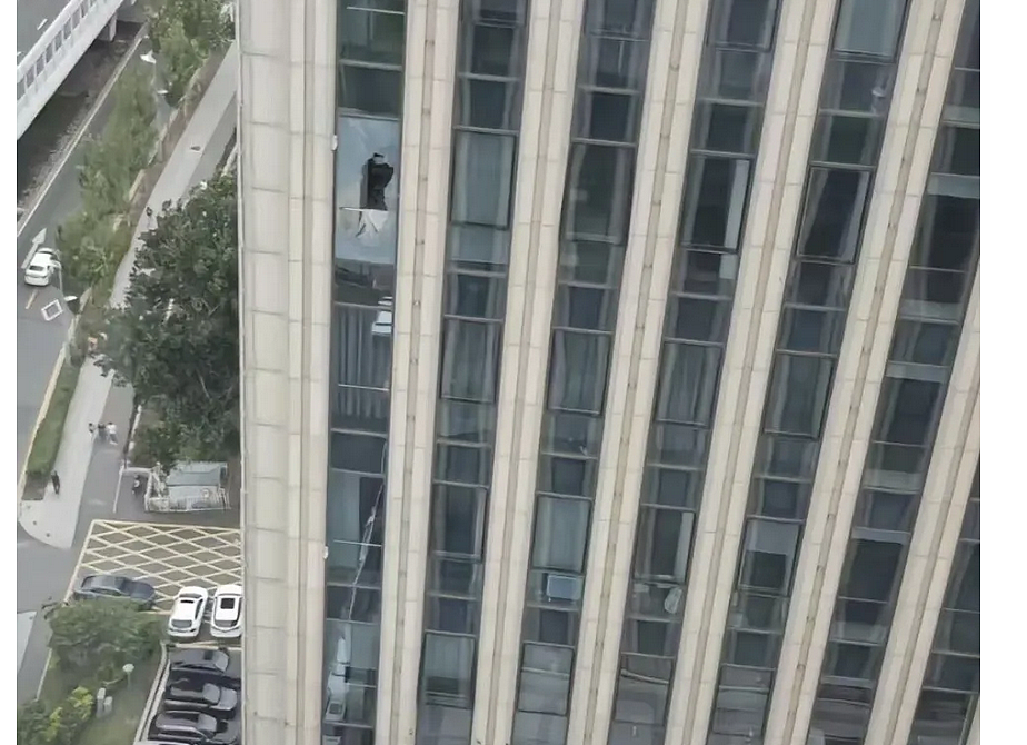 刺伤多名领导后,南航一机长跳楼身亡,妻子发声(组图) - 2