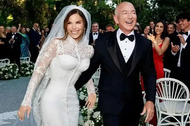 55岁离婚带三娃嫁仍嫁世界首富! 贝索斯辣妻整形前长这样, 医生揭其外貌进化史(组图) - 6