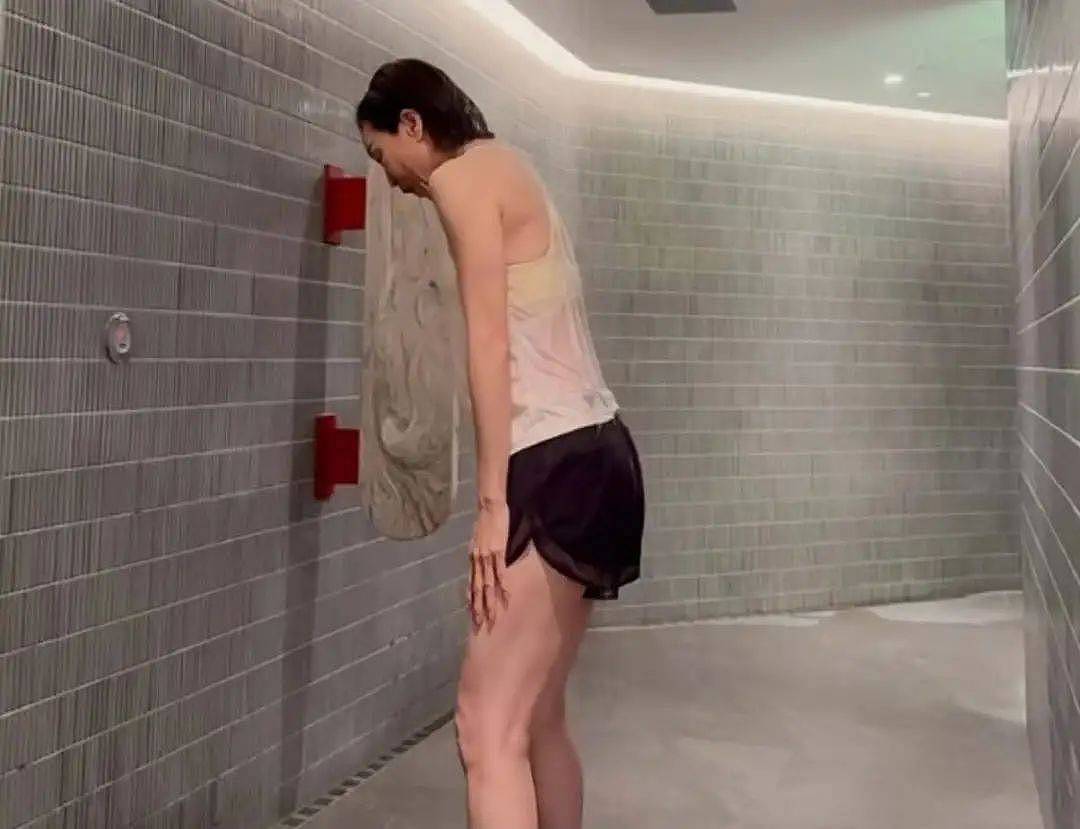 TVB前知名女星晒冲凉视频，如今四肢纤细成皮包骨（组图） - 3