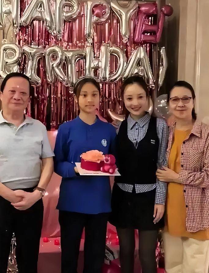 这一次，甜馨终为李小璐的错误买了单，年仅13岁懂事得让人心疼（组图） - 6