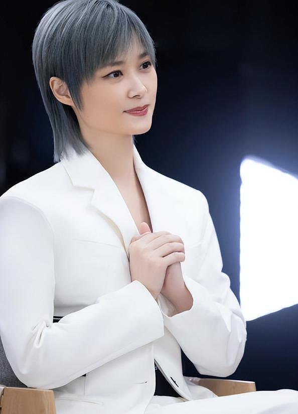 30岁嫁法国老头?40岁财产无人继承?李宇春的私生活谣言有多离谱(组图) - 10