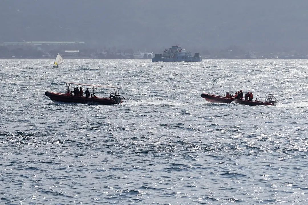 6死30失踪!度假胜地恐怖海难,载65人客轮突然沉没,家属港口痛哭(组图) - 4