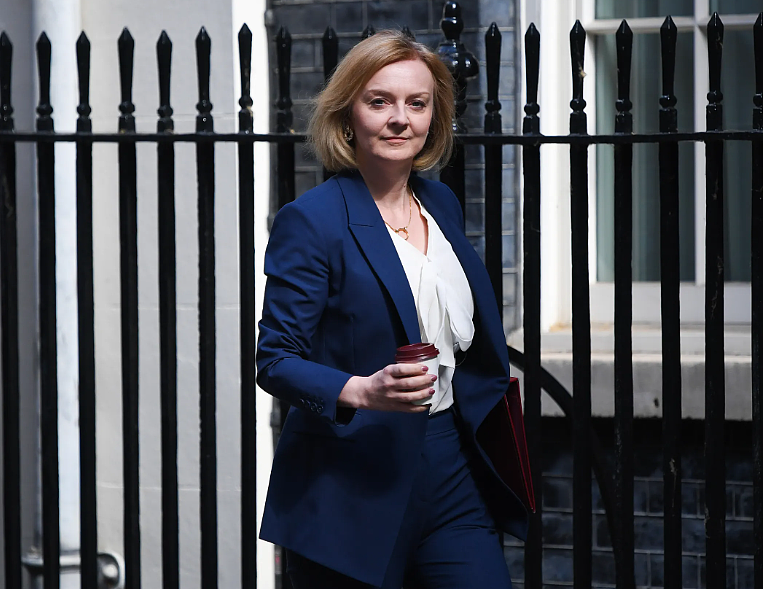 英国大震荡!首相要下台,财政大臣当众崩溃哭泣?他究竟走错了哪步...(组图) - 2