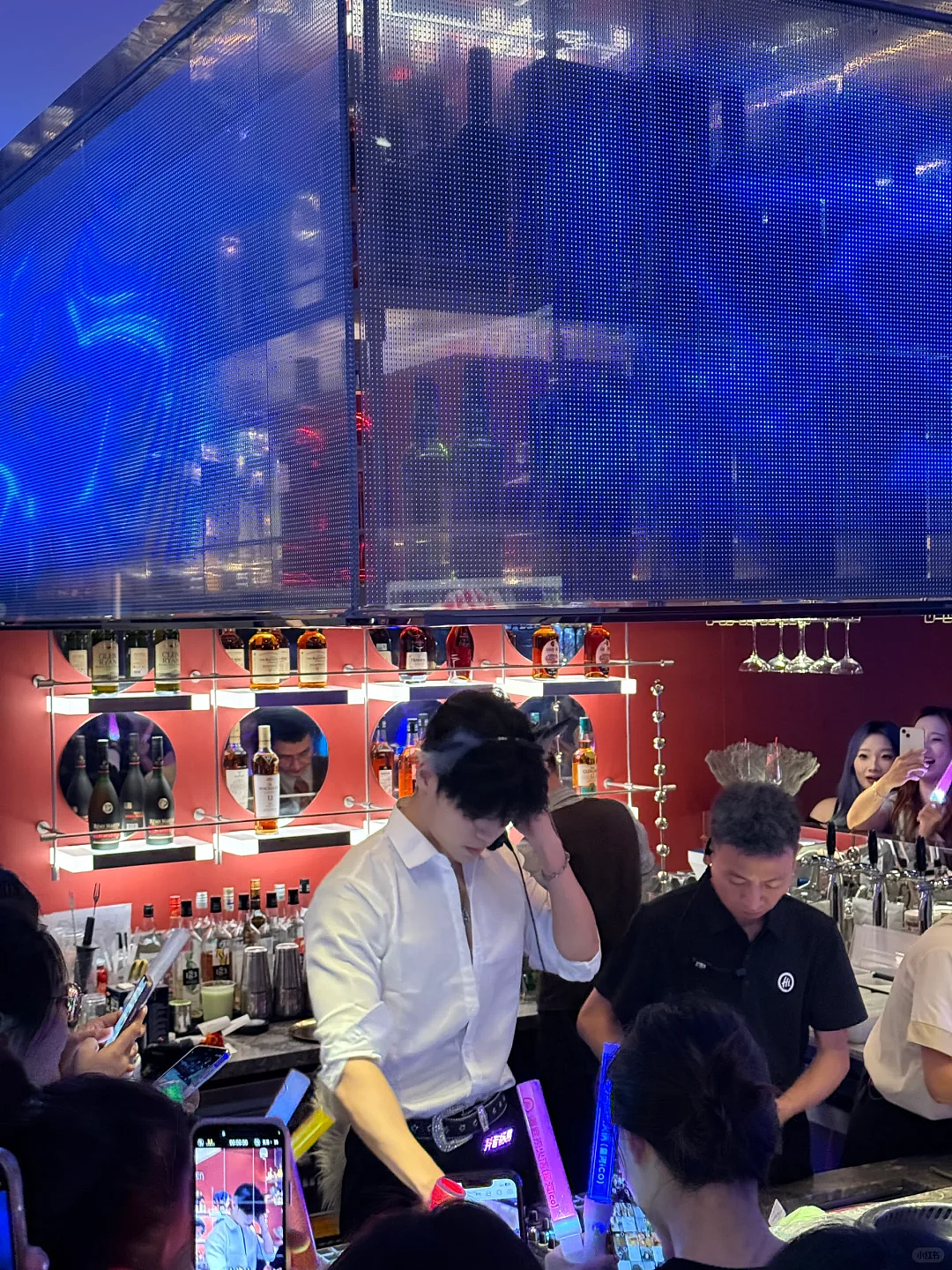 海底捞开“男仆夜店”？比椰树椰汁还炸裂（组图） - 12