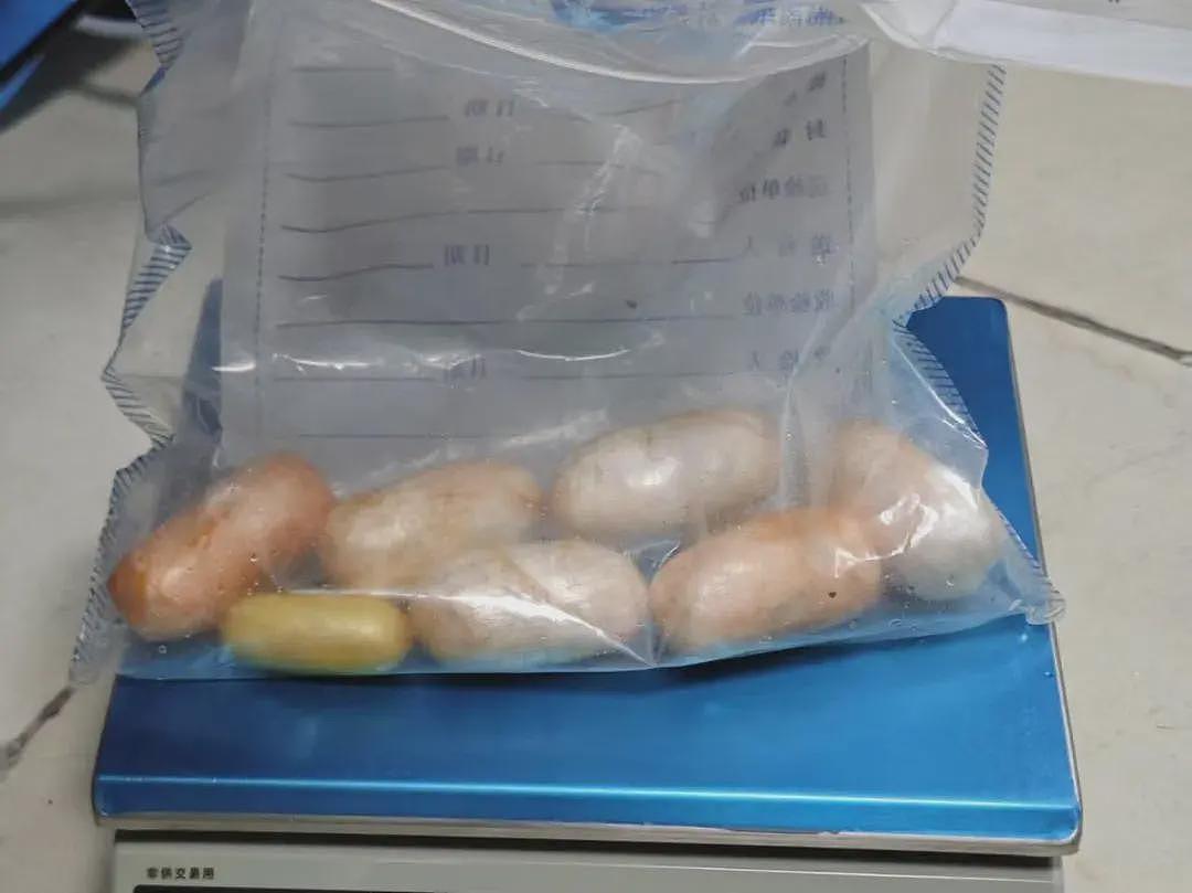 非裔男子用身体藏毒被广州海关查获，排出7颗毒丸（组图） - 2