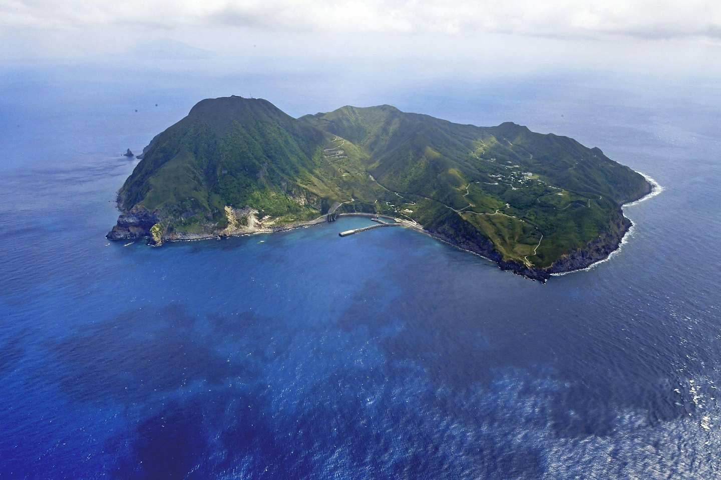 日本地震:吐噶喇列岛近海半月逾千次地震,当局拟疏散岛民(组图) - 1