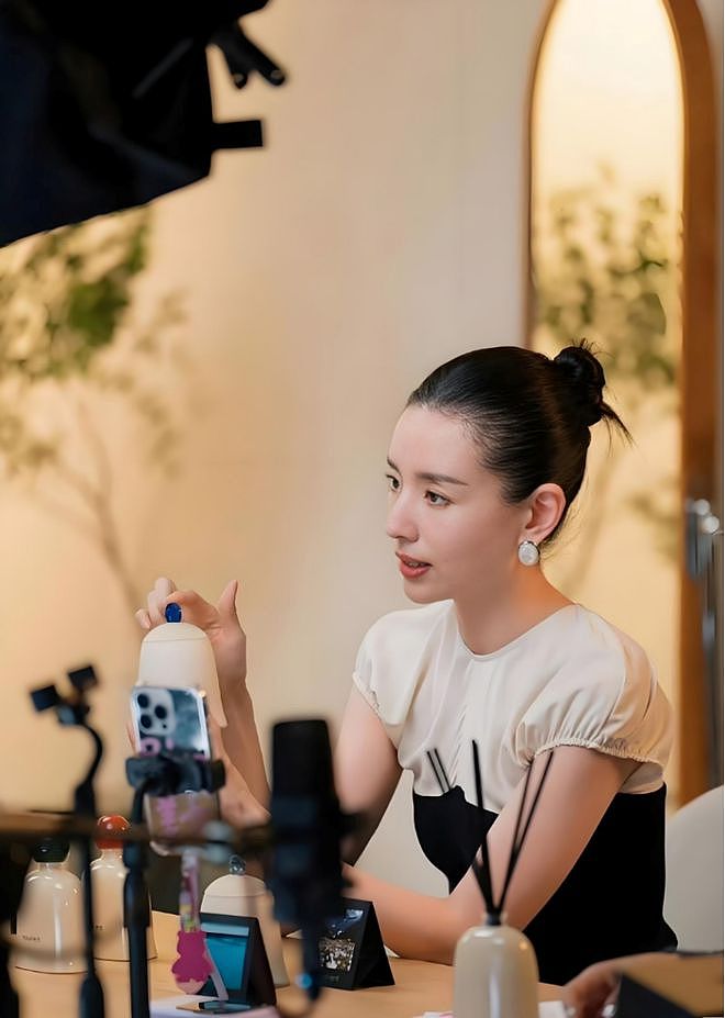 45岁董洁身材好好!和潘粤明离婚13年后, 她亲手将口碑翻盘(组图) - 6