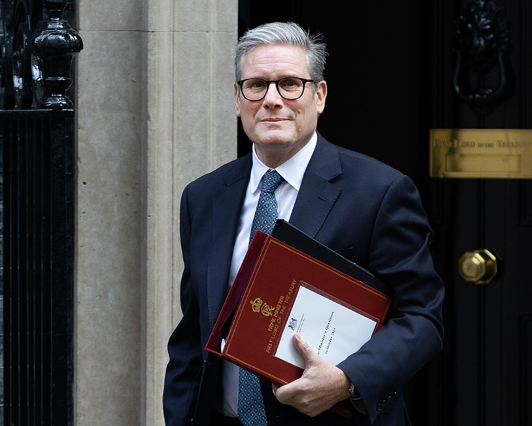 英国大震荡!首相要下台,财政大臣当众崩溃哭泣?他究竟走错了哪步...(组图) - 4