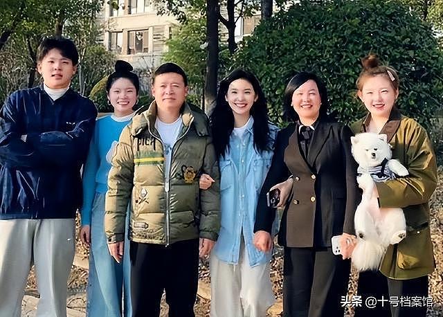 出道多年买不起房，“扶弟魔”章若楠用亲身经历,给女孩们敲响警钟（组图） - 1