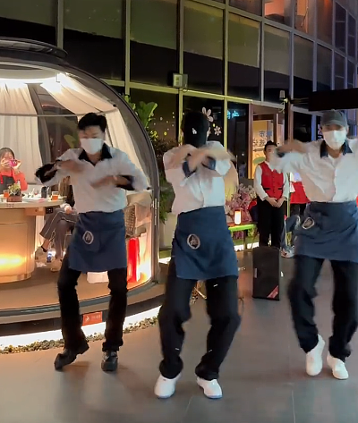 海底捞开“男仆夜店”？比椰树椰汁还炸裂（组图） - 21