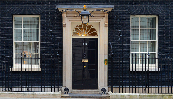 英国大震荡!首相要下台,财政大臣当众崩溃哭泣?他究竟走错了哪步...(组图) - 13