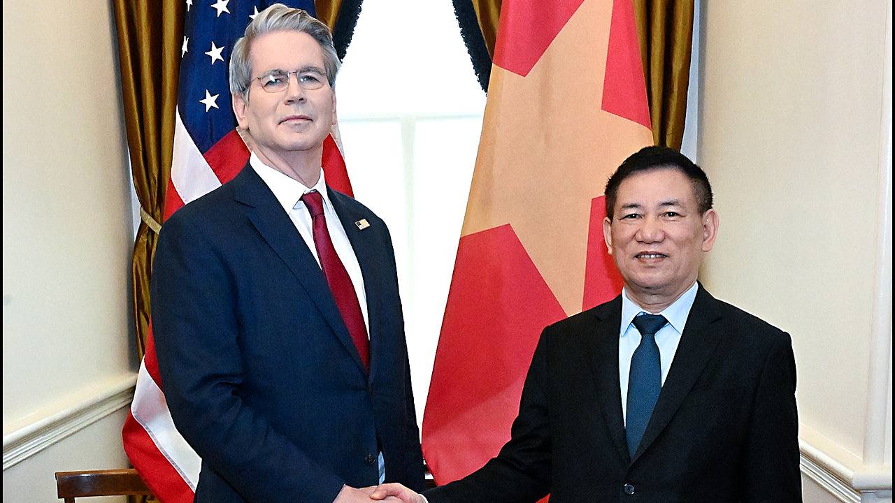 美国与越南达成贸易协议，瞄准中国“洗产地”，对转连货物征税40%（组图） - 1
