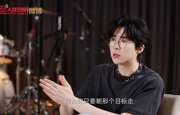 人民日报专访刘宇宁逆袭之路，街头歌手到顶流演员“曾怀疑自己”（视频/组图） - 1