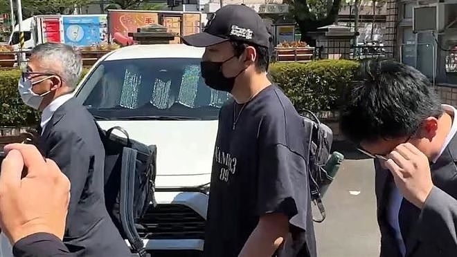 王大陆现身法院面颊憔悴，女友隐瞒案情被打脸，状态轻松不受影响（组图） - 5