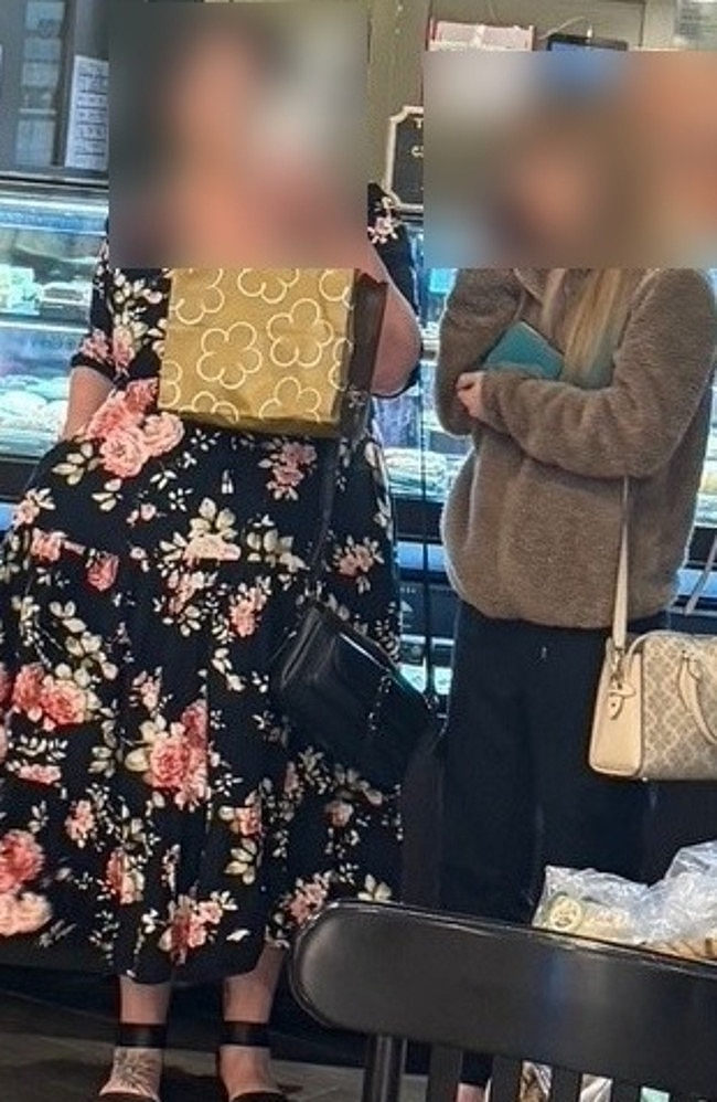 澳洲闹市街头，亚裔妈妈和4岁儿子遭遇不堪一幕！警方急寻涉事女子（组图） - 1