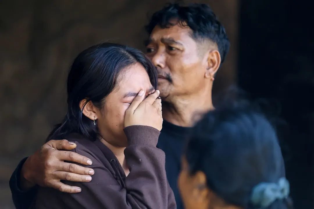 6死30失踪!度假胜地恐怖海难,载65人客轮突然沉没,家属港口痛哭(组图) - 2