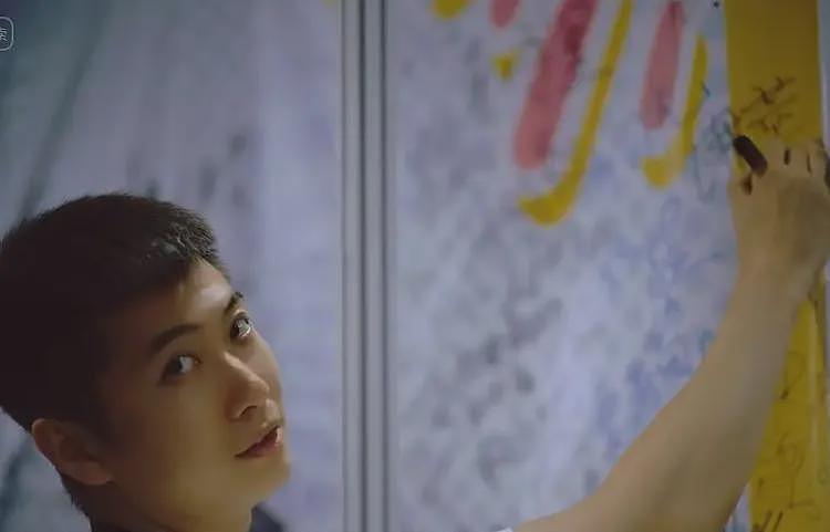 南航机长跳楼自杀真相：人情世故让10年努力清零，几十位好友发声（组图） - 25