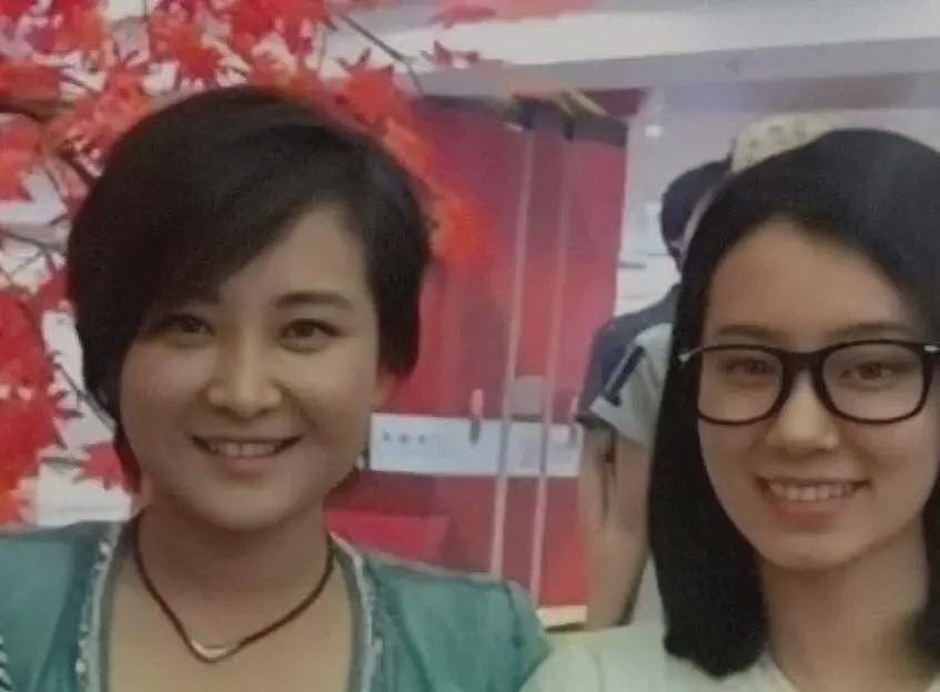 狗仔疑曝张小斐爆红内幕：贾玲不遗余力捧10年，两人暧昧细节曝光（组图） - 24