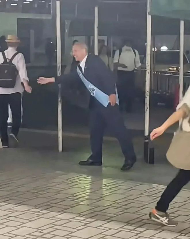 日本女子曝新加坡华人歧视中国人！说中文被怼，道出国籍送吃送喝（组图） - 9