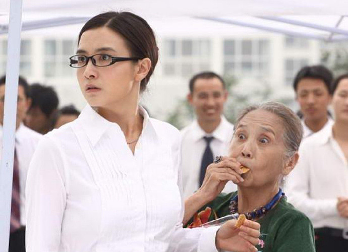 白玉兰再惊艳:宋佳是如何从“土妞”蜕变成松弛感时髦精的?(组图) - 19
