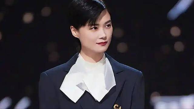 李宇春摊牌!首次揭穿背靠大佬、瘫痪真相,太离谱(组图) - 10