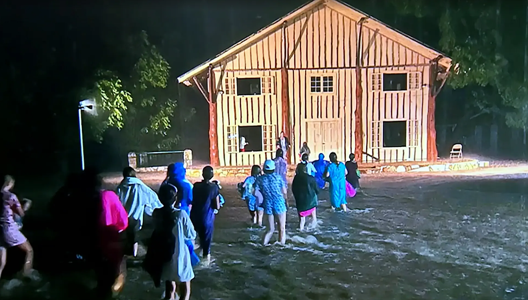 突发灾难，13人死亡！ 恐怖洪水席卷，夏令营惨遭灭顶之灾，23名女童失踪（组图） - 2