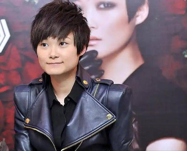 李宇春摊牌!首次揭穿背靠大佬、瘫痪真相,太离谱(组图) - 8