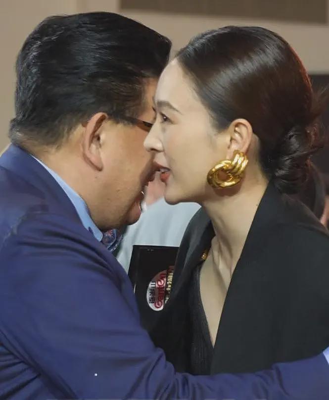 咸猪手、开黄腔！主持人曹可凡“越扒越有”，姜妍不是第一受害者（组图） - 6